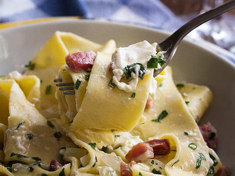 Carbonara style garlic and herb Philadelphia pasta Recipe