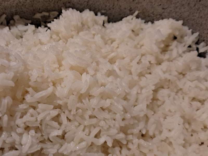 How to make Puerto Rican white rice - FoodieZoolee
