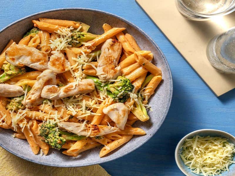 Penne mit Hähnchen und Brokkoli in Tomaten-Sahne-Soße Recipe - Samsung Food Penne mit Hähnchen und Brokkoli in Tomaten-Sahne-Soße Recipe - Samsung Food