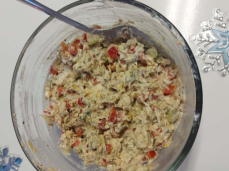 Mediterranean tuna salad with lemon, red pepper, and oregano Recipe