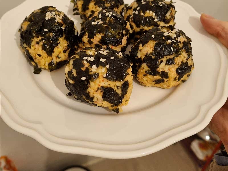 Kimchi Tuna Rice Balls Recipe — Samsung Food