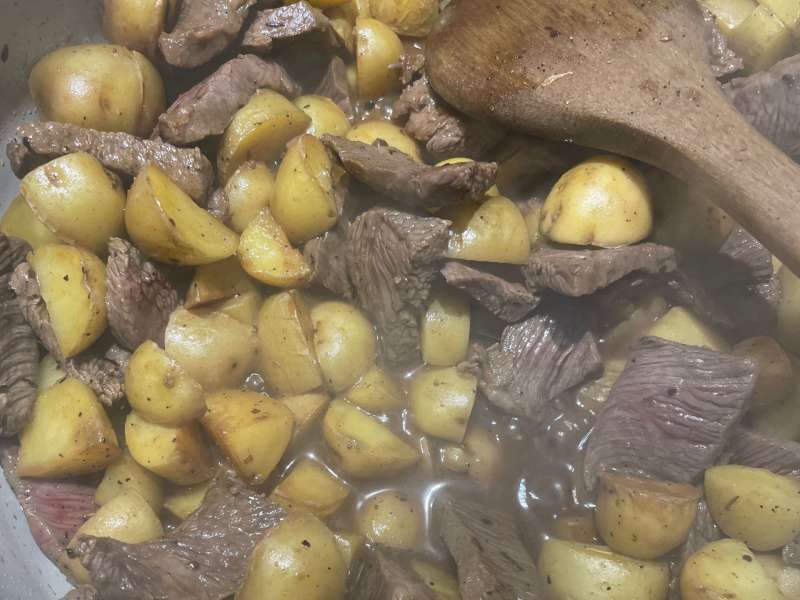 Garlic Butter Steak and Potatoes Skillet – The Comfort of Cooking