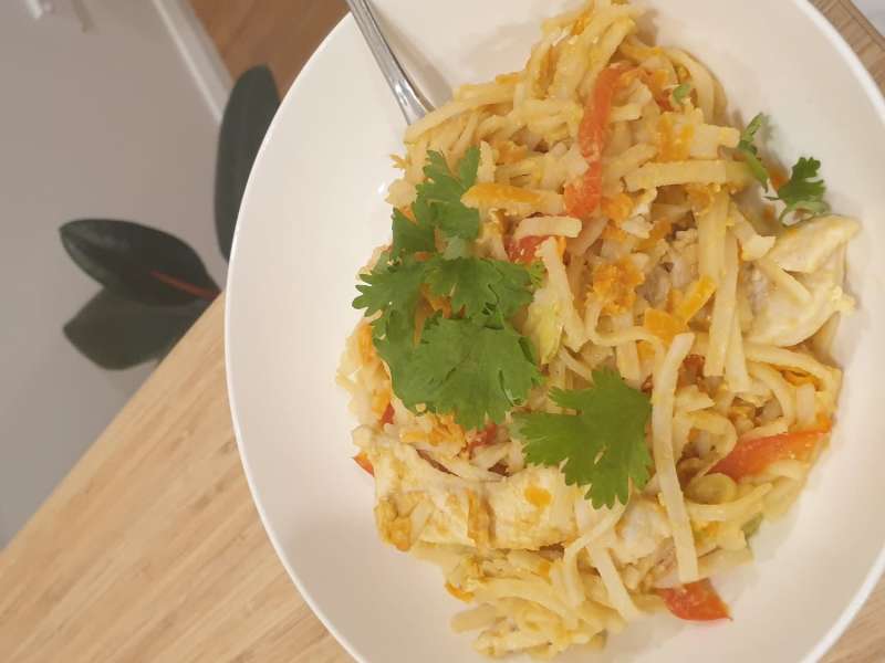 Easy Spicy Chicken Pad Thai - My Modern Cookery