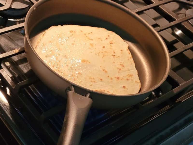 Homemade flour tortillas in a Le Creuset skillet : r/castiron