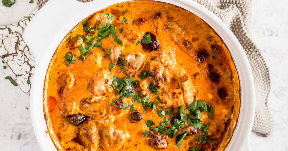 Keto pesto chicken casserole with feta cheese and olives Recipe