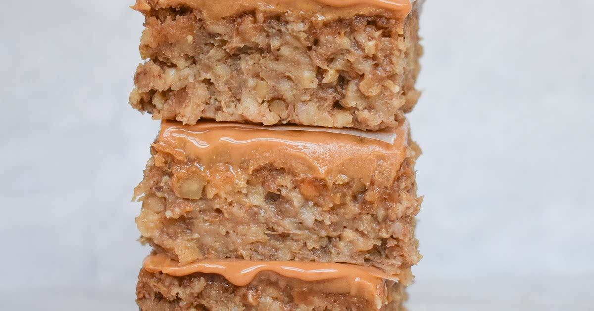 LowFODMAP Peanut Butter and Banana Baked Oatmeal Bars; Glutenfree