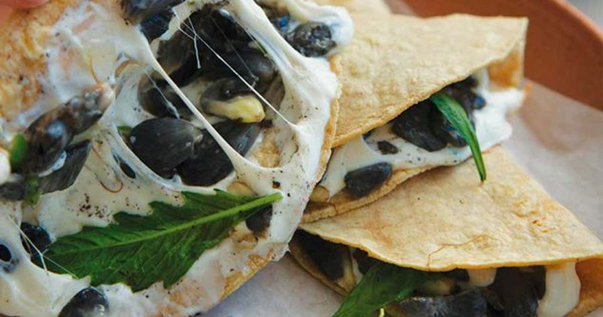 Quesadilla de huitlacoche Recipe Samsung Food