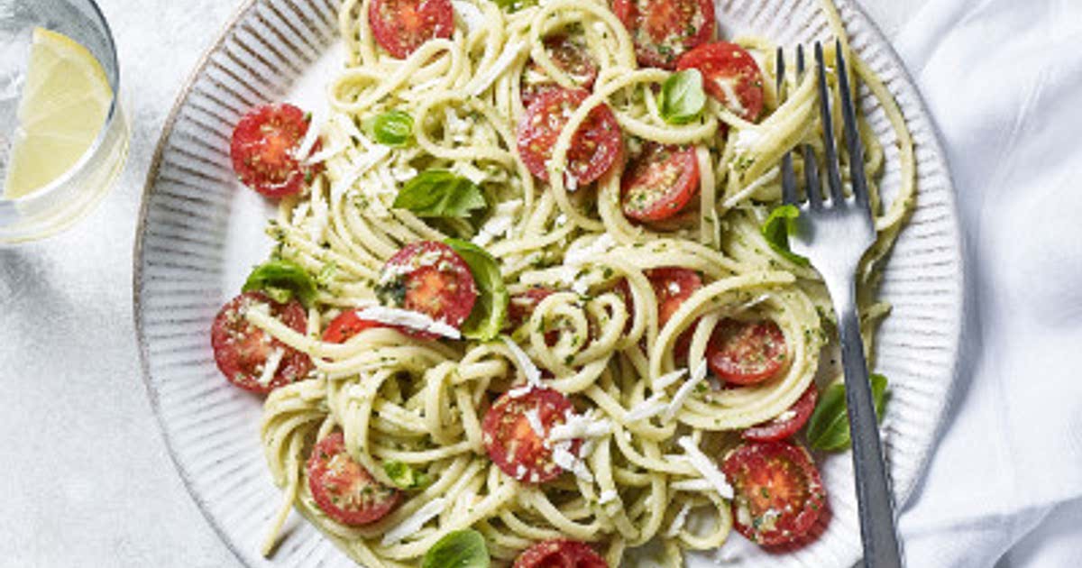 Pesto linguine with cherry tomatoes & halloumi Recipe — Samsung Food
