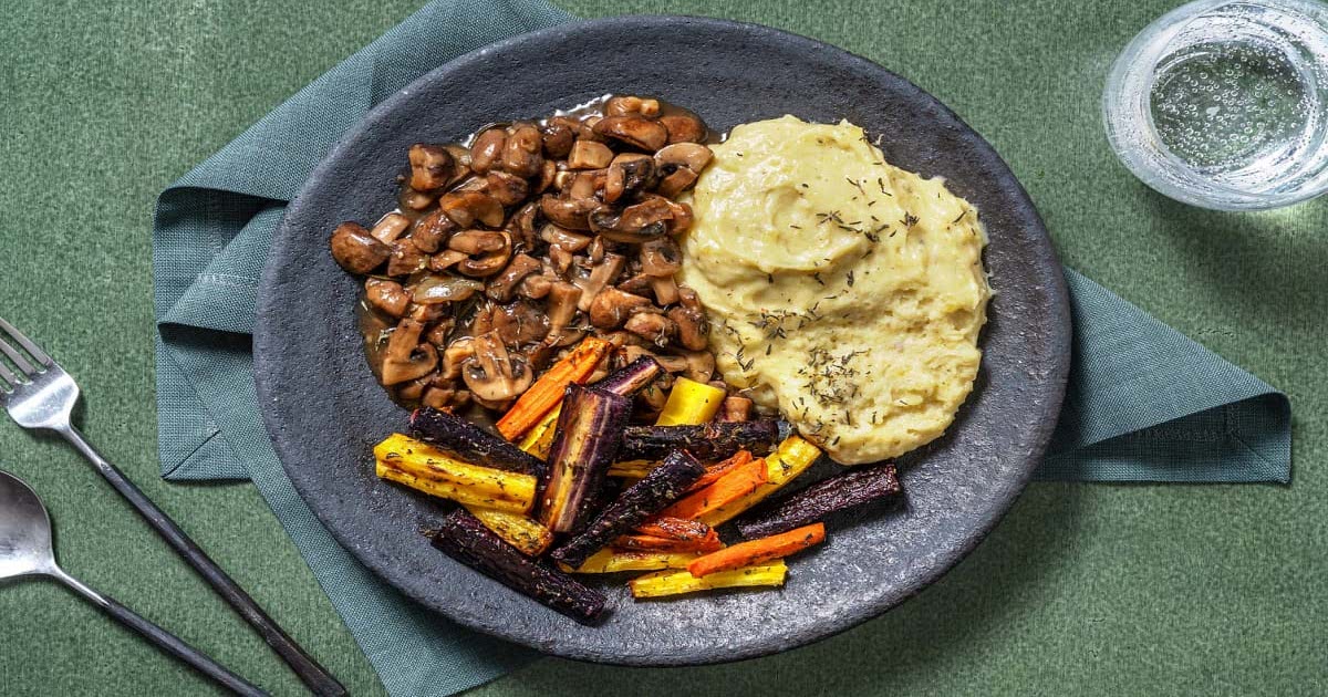 Veganes Maronen-Pilz-Ragout mit bunten Ofenkarotten und Kartoffelpüree ...