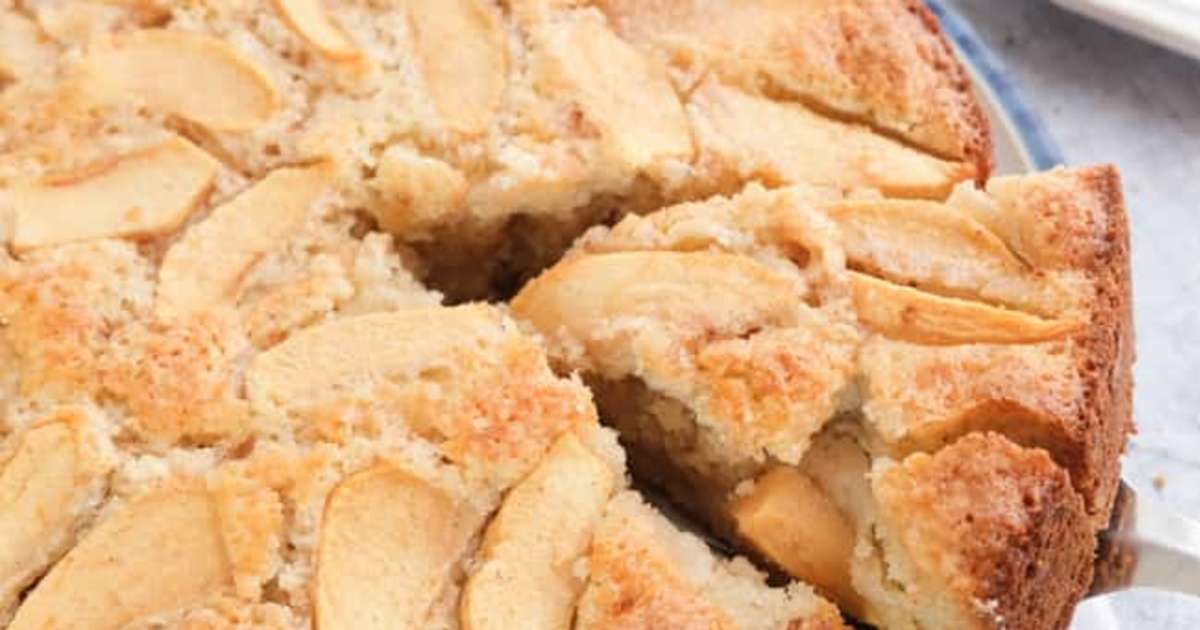 German Apple Cake (Apfelkuchen) - The Delicious Crescent