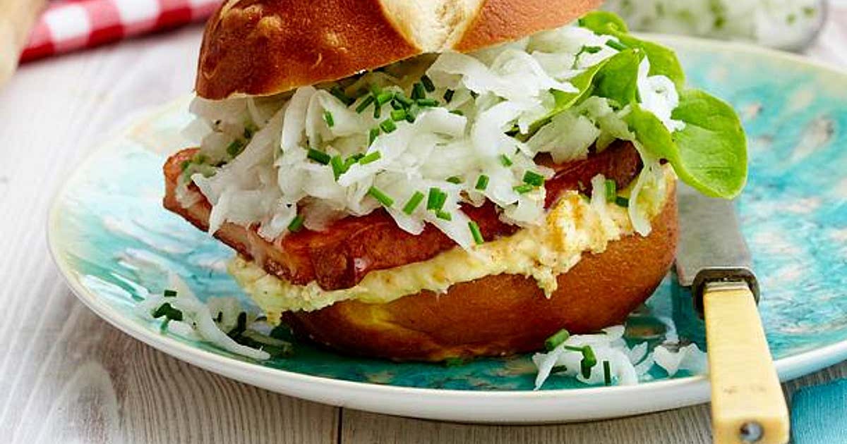 Fleischkäse-Burger mit Rettich und Obatzda Recipe - Samsung Food