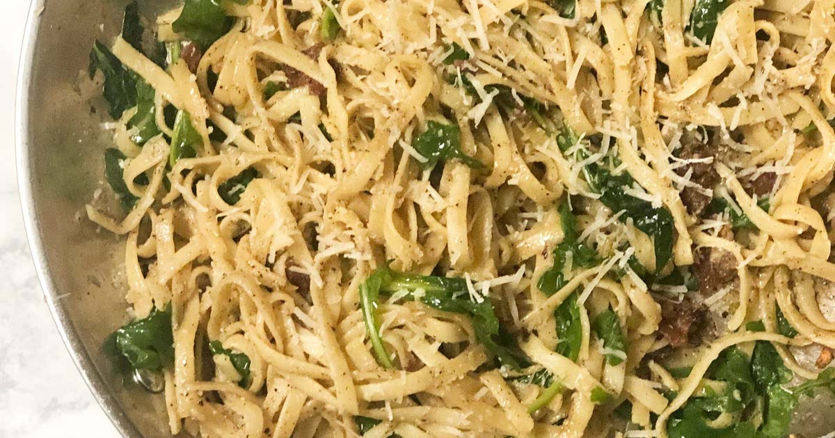 Chrissy Teigen's Lemony Arugula Spaghetti Cacio E Pepe Recipe — Samsung