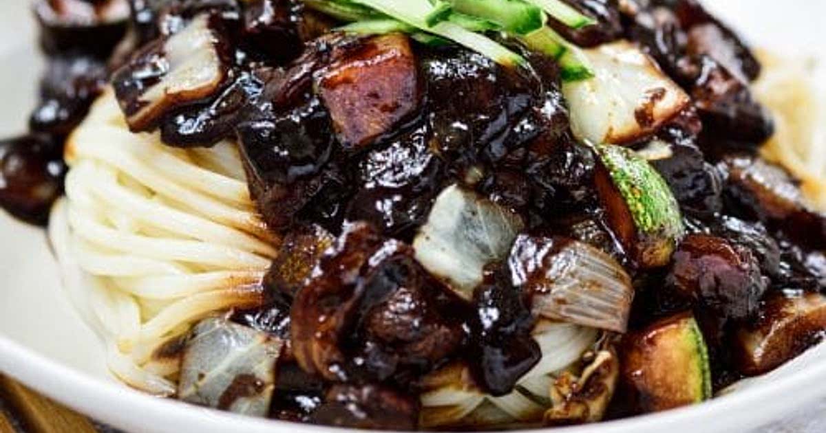 Jajangmyeon (noodles in a black bean sauce) Recipe Samsung Food
