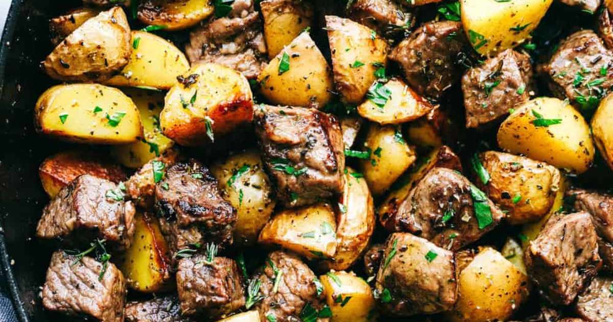 Garlic Butter Herb Steak Bites With Potatoes Recipe — Samsung Food 