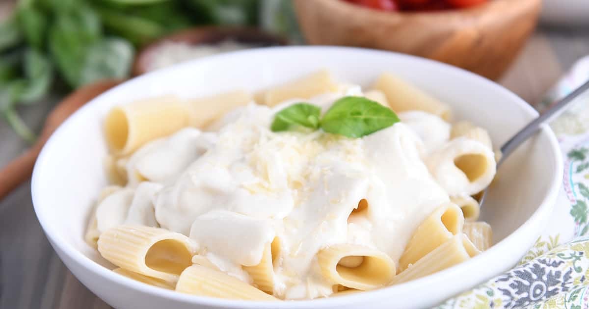 Homemade Garlic Alfredo Sauce Recipe — Samsung Food