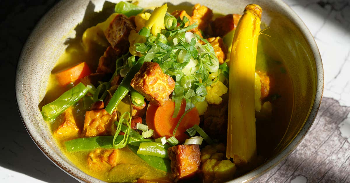 Indonesian yellow vegetable curry clearance