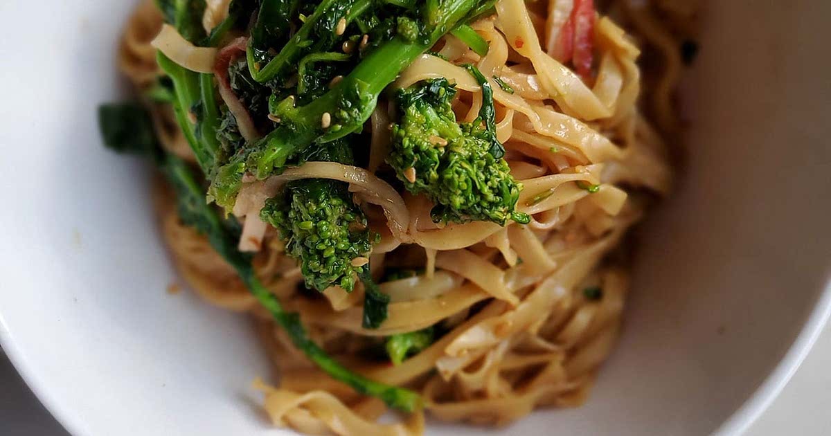 Spicy Teriyaki Wonton Noodles (with imitation crab meat) Recipe