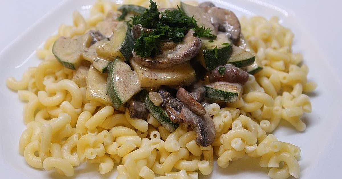 Pasta mit Zucchini-Champignon-Frischkäse-Soße Recipe — Samsung Food
