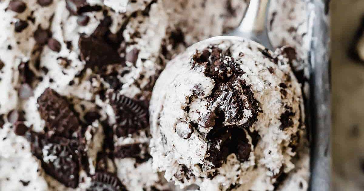Homemade oreo ice hotsell cream in a churn