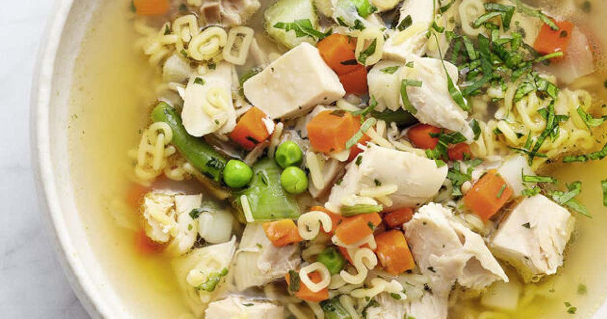 Omas Hühnersuppe mit Nudeln Recipe - Samsung Food