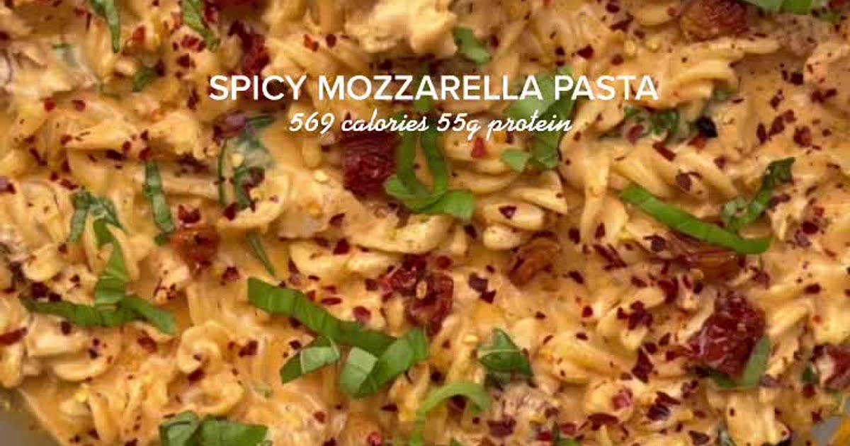 Mozzarella top chicken pasta