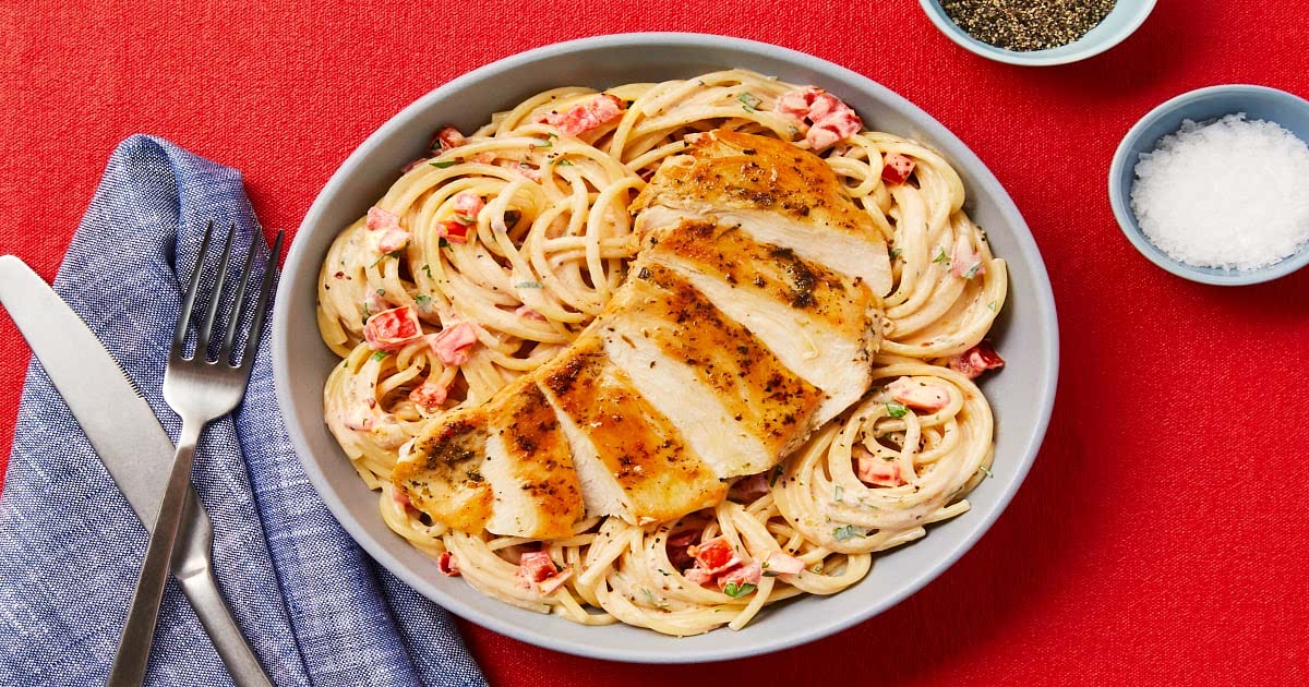 Creamy Aglio E Olio Chicken Pasta with Chili Flakes, Roma Tomato & Chopped Parsley Recipe