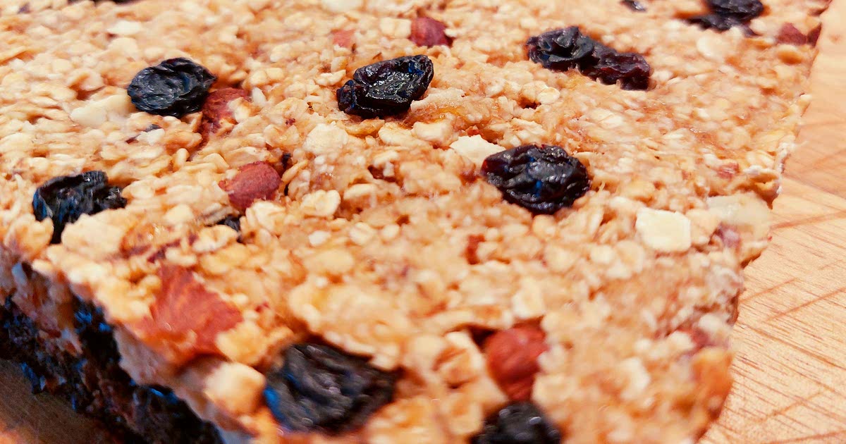 Energy bar Banana, oatmeal, raisins and hazelnuts. Recipe Samsung Food