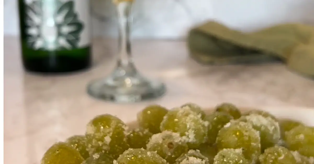 Boozy Cotton Candy Grapes