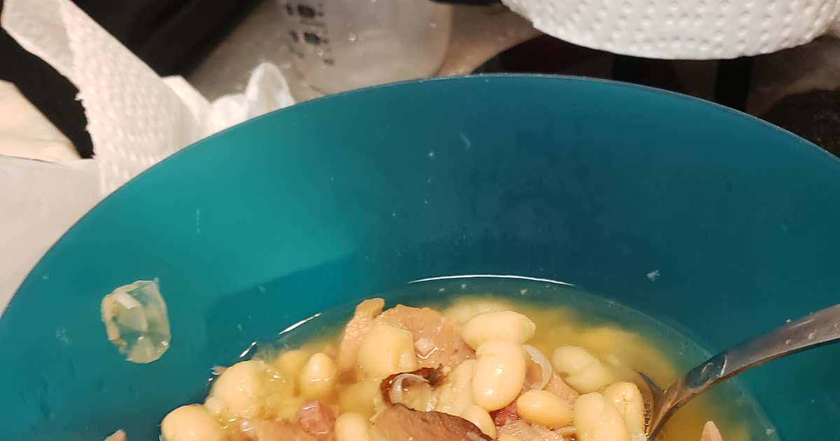 Easy, Delicious Slow Cooker Brown Sugar Ham and Beans Recipe Samsung