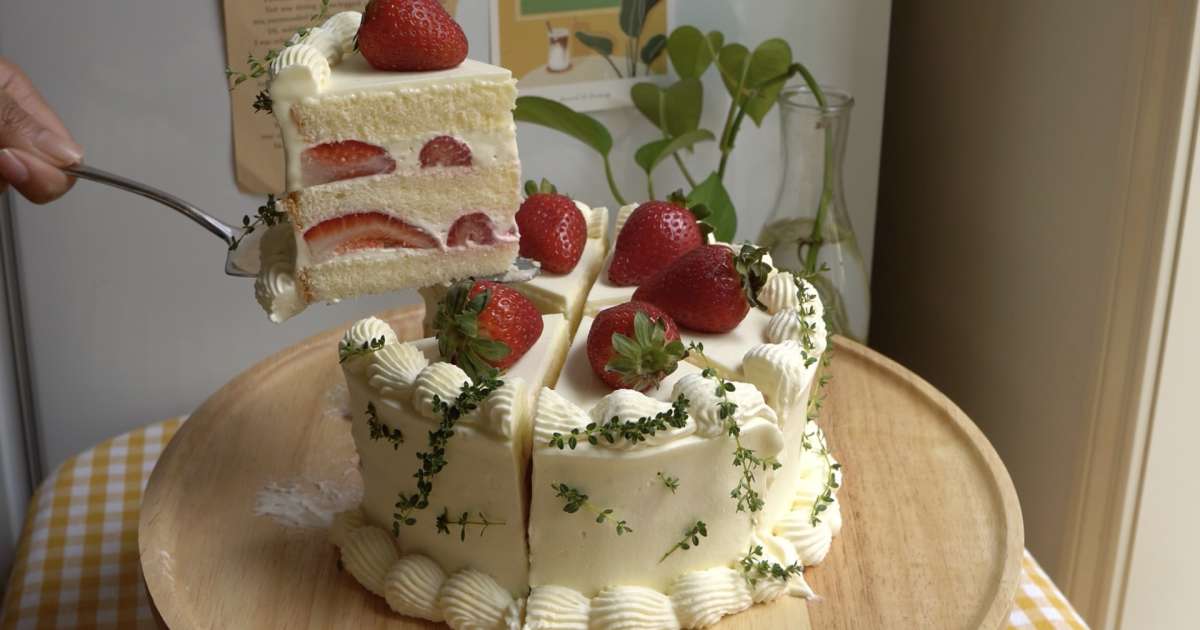 Japanese Strawberry Roll Cake – INDY ASSA