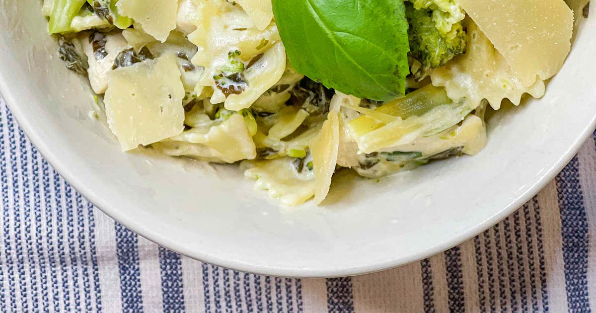 Spinach artichoke chicken pasta Recipe — Samsung Food