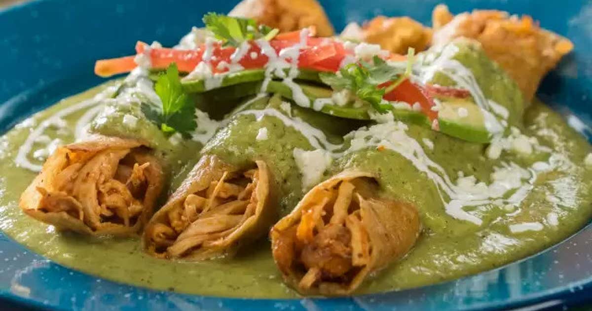 Flautas Ahogadas de Tinga con Salsa de Aguacate Recipe — Samsung Food