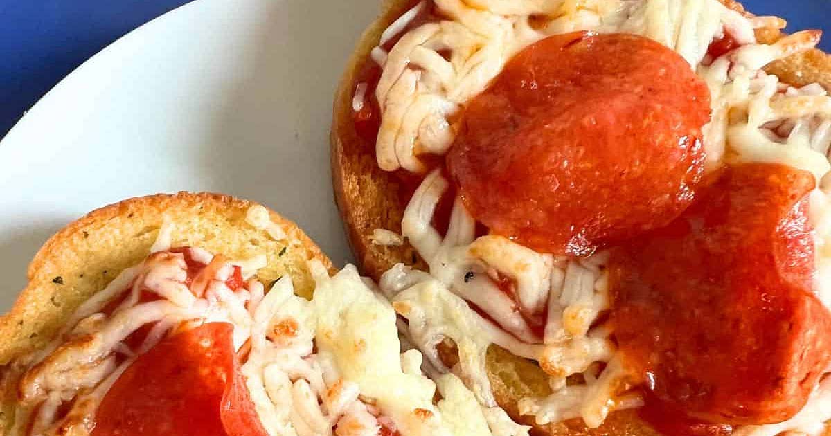 Texas Toast Garlic Bread Pizza Recipe — Samsung Food