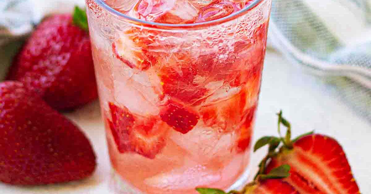 Strawberry Acai Refresher With Raspberry Syrup