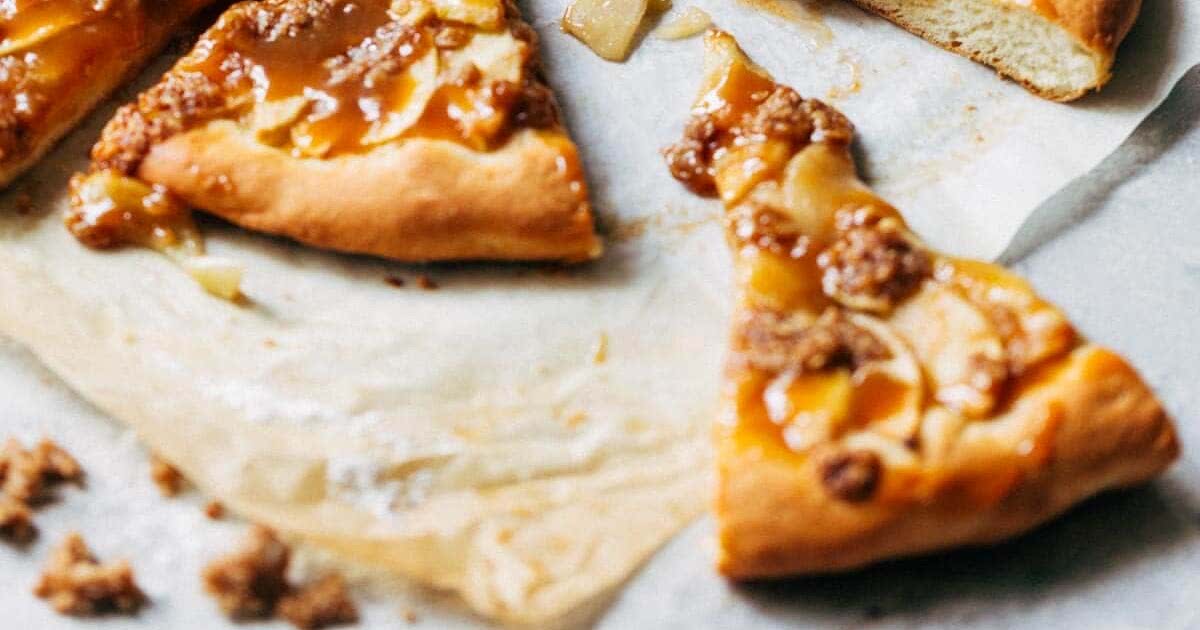 Caramel apple dessert pizza Recipe Samsung Food