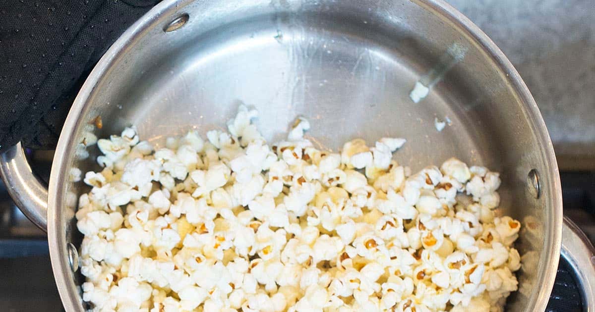Cooking popcorn deals on the stove