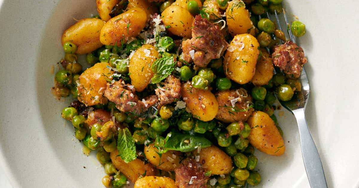 Crisp Gnocchi With Sausage and Peas Recipe — Samsung Food