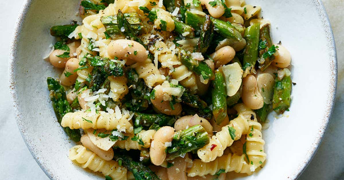 Lemony Pasta With Asparagus and White Beans Recipe — Samsung Food