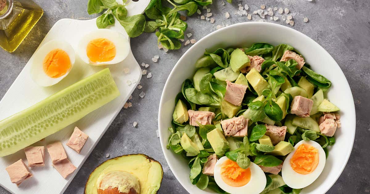 KETO. Ensalada de hojas verdes con atún Recipe — Samsung Food