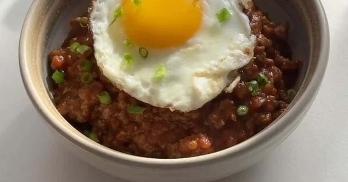 Cantonese Style Minced Beef Over Rice w/ Egg 窩蛋免治牛肉飯 🍚🍳 Recipe