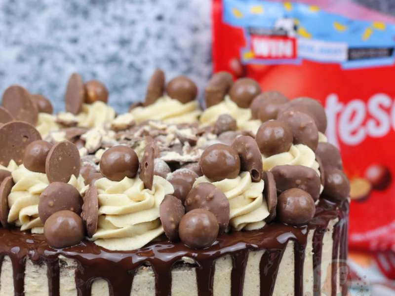 Chocolate Birthday Cakes – Top Tips for decorating with Maltesers! –  lovinghomemade