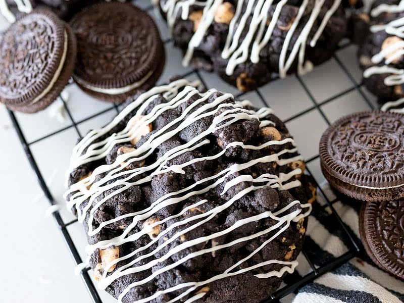 Peanut Butter Oreo Cookies (Parent Trap Cookies) Recipe Whisk