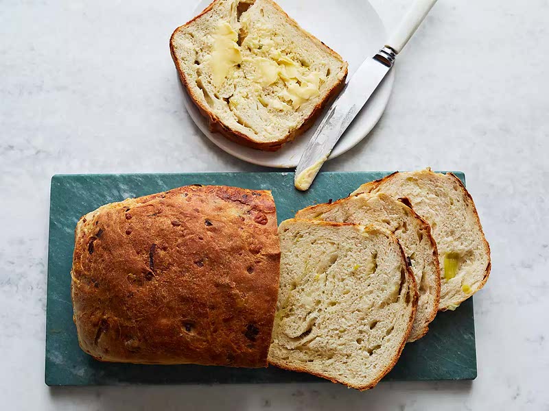 Cheesy salad onion loaf Recipe Whisk