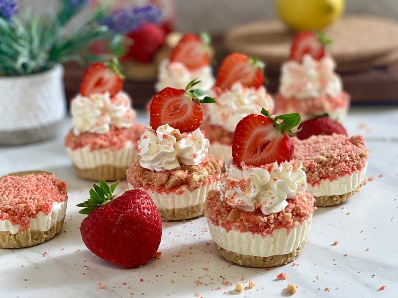 strawberry-shortcake-no-bake-cheesecake-recipe-whisk
