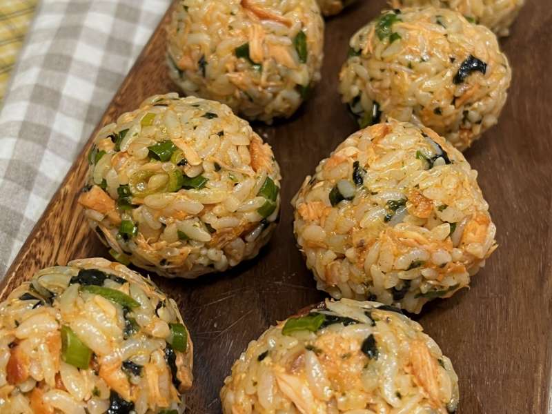 how to make salmon rice balls