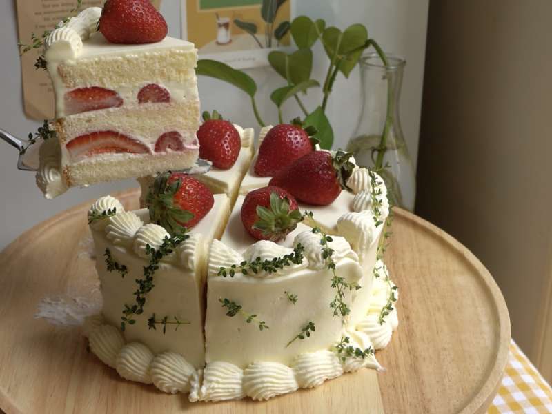 Japanese Strawberry Cake (a.k.a. Chinese Birthday Cake) | The 350 Degree  Oven