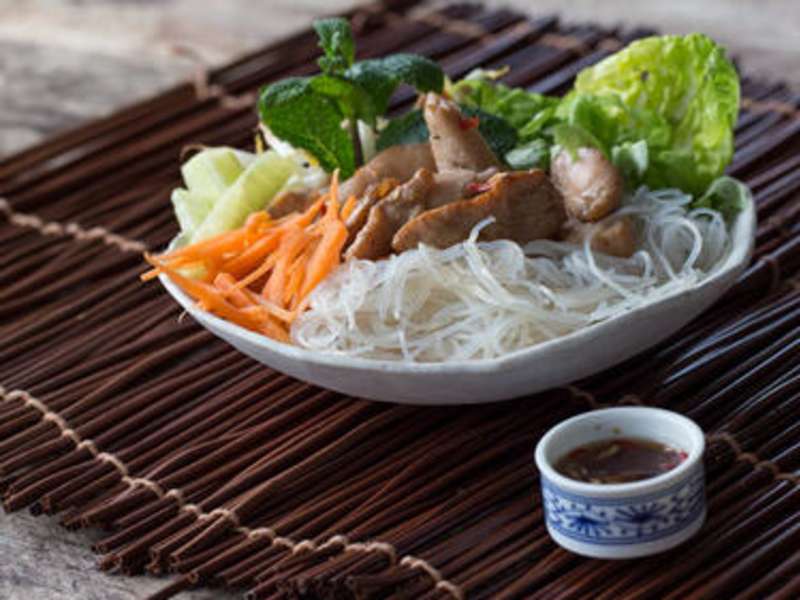 Vietnamesischer Hähnchen-Nudel-Salat Recipe - Whisk