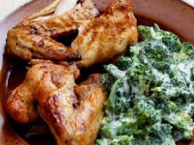 Keto chicken wings with creamy broccoli Recipe Samsung Food