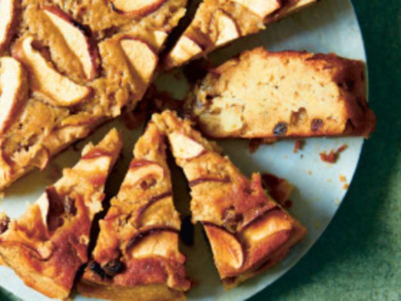Apple and Sultana Cake Recipe | Odlums
