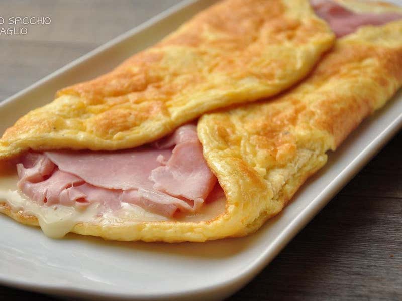 Calzone con prosciutto cotto e sottiletta Recipe Samsung Food